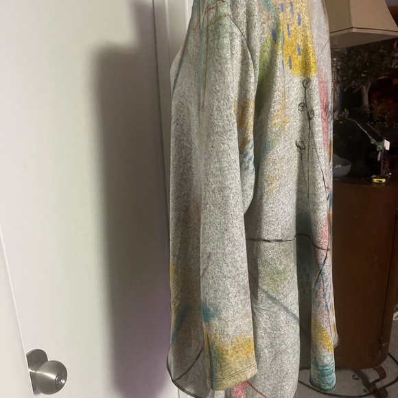 NWT Jess And Jane Women’s Blouse Grey Floral Print Heathered Fab… - Picture 10 of 16